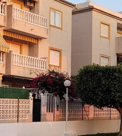 Apartamento Bajo Con Terraza Y Piscina Torrevieja Exterior photo