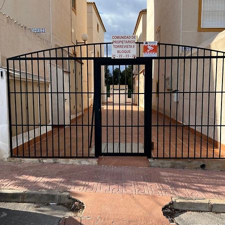 Apartamento Bajo Con Terraza Y Piscina Torrevieja Exterior photo