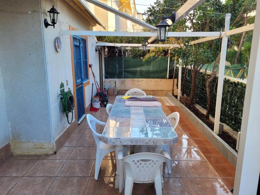 Apartamento Bajo Con Terraza Y Piscina Torrevieja Exterior photo