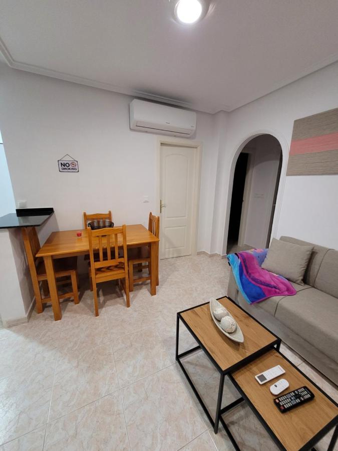 Apartamento Bajo Con Terraza Y Piscina Torrevieja Exterior photo